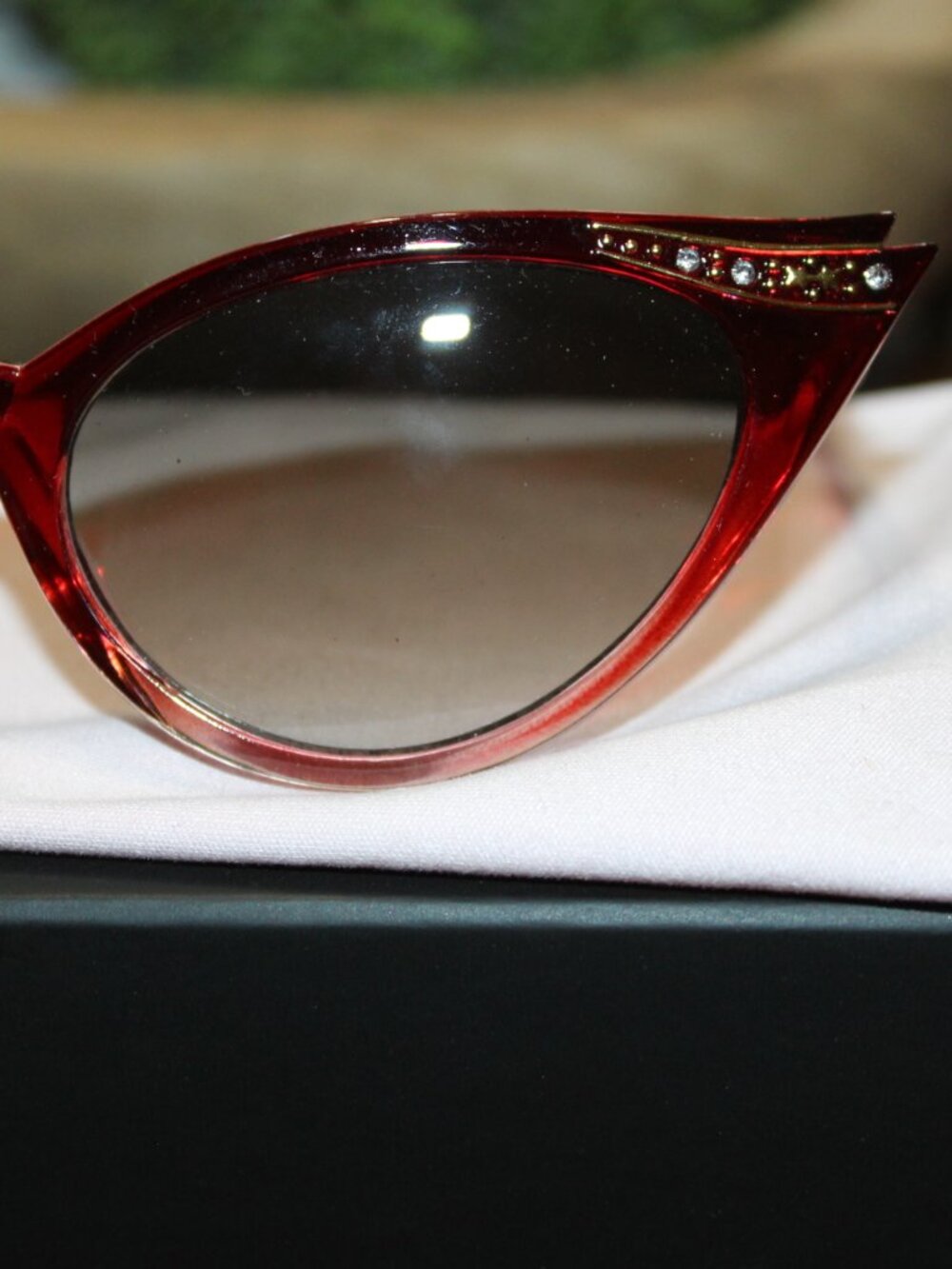 NWOT Women's vintage cat eye sunglasses FUN! - Picture 3 of 4